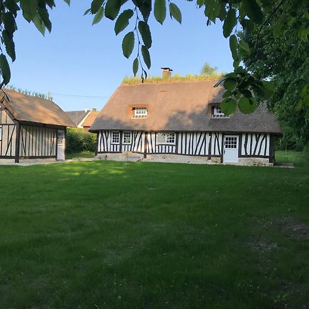 La Gloriette Gite Situe Dans La Propriete Dun Magnifique Manoir Vatteville Exteriör bild