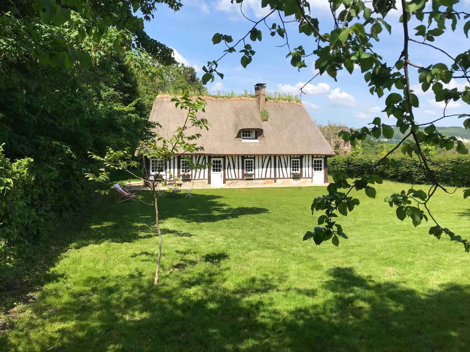 La Gloriette Gite Situe Dans La Propriete Dun Magnifique Manoir Vatteville Exteriör bild